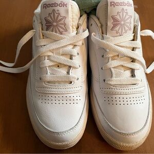 Reebok women’s club 85 sneakers tennis shoes size 8 vintage style